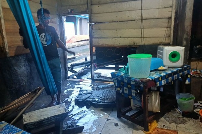 Gelombang-laut-rusaki-rumah-warga-di-Ternate-2