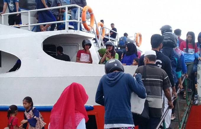 Kapal-antar-pulau-di-Malut-3