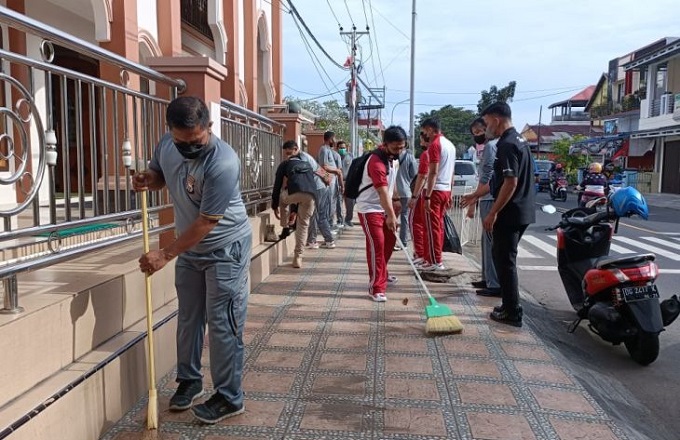 Masjid-dibersihkan-jelang-Ramadan